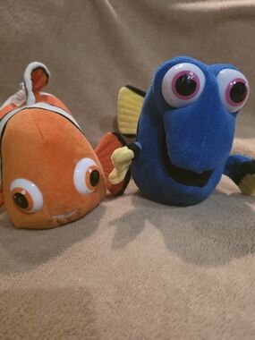 Disney Finding Nemo & Dory Plush Coin Bank Fun Different Memories Collector's